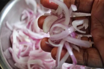 ஒரு துண்டு வெங்காயம் போதும்! இத்தனை நோய்களை விரட்டியடிக்குமாம்