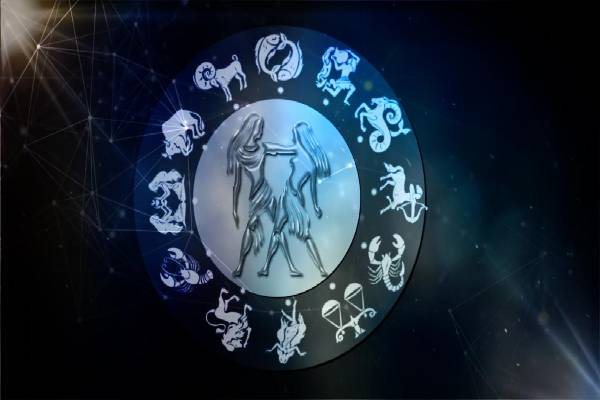 வயதானாலும் குழந்தைத்தனமாக நடந்துக்கொள்ளும் பெண் ராசியினர்... யார் யார்ன்னு தெரியுமா? | Which Zodiac Signs Are Most Childish