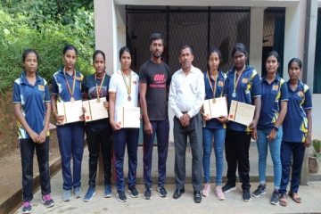 தேசிய பளுதூக்குதல் போட்டியில் சாதனை படைத்த வவுனியா மாணவிகள்