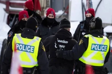 உலகம் அழியப்போவதாக எண்ணி கனேடியர் செய்த செயல்! கிடங்கிலிருந்து மீட்கப்பட்ட ஆயுதங்கள்