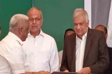 மொட்டில் இருந்து ஐ.தே.க விற்கு தாவினார் மஹிந்த