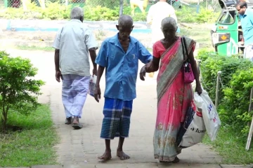 சேவை புறக்கணிப்பில் ஈடுபட்ட வைத்தியர்கள்! கிளிநொச்சி வைத்தியசாலையில் நோயாளர்கள் பாதிப்பு (photos)