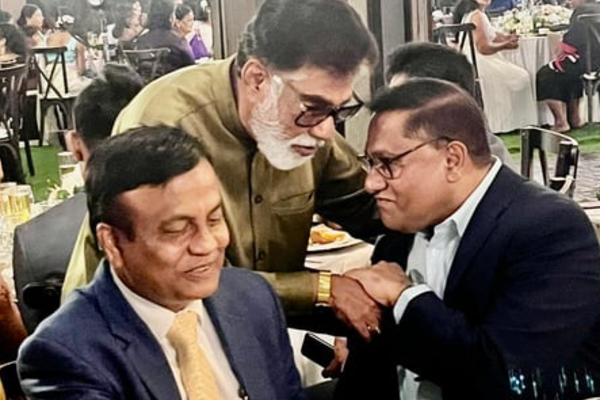 அரசியல் பதற்ற நிலைக்கு மத்தியில் தென்னிலங்கையில் ஒன்றுகூடிய முக்கிய அரசியல்வாதிகள் | Politicians Gathered In On Table