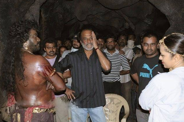 ஆயிரத்தில் ஒருவன் படத்தில் நடிகர் ரஜினிகாந்த்.. பலரும் பார்த்திராத புகைப்படம் | Ayirathil Oruvan Movie Rajinikanth Unseen Photo