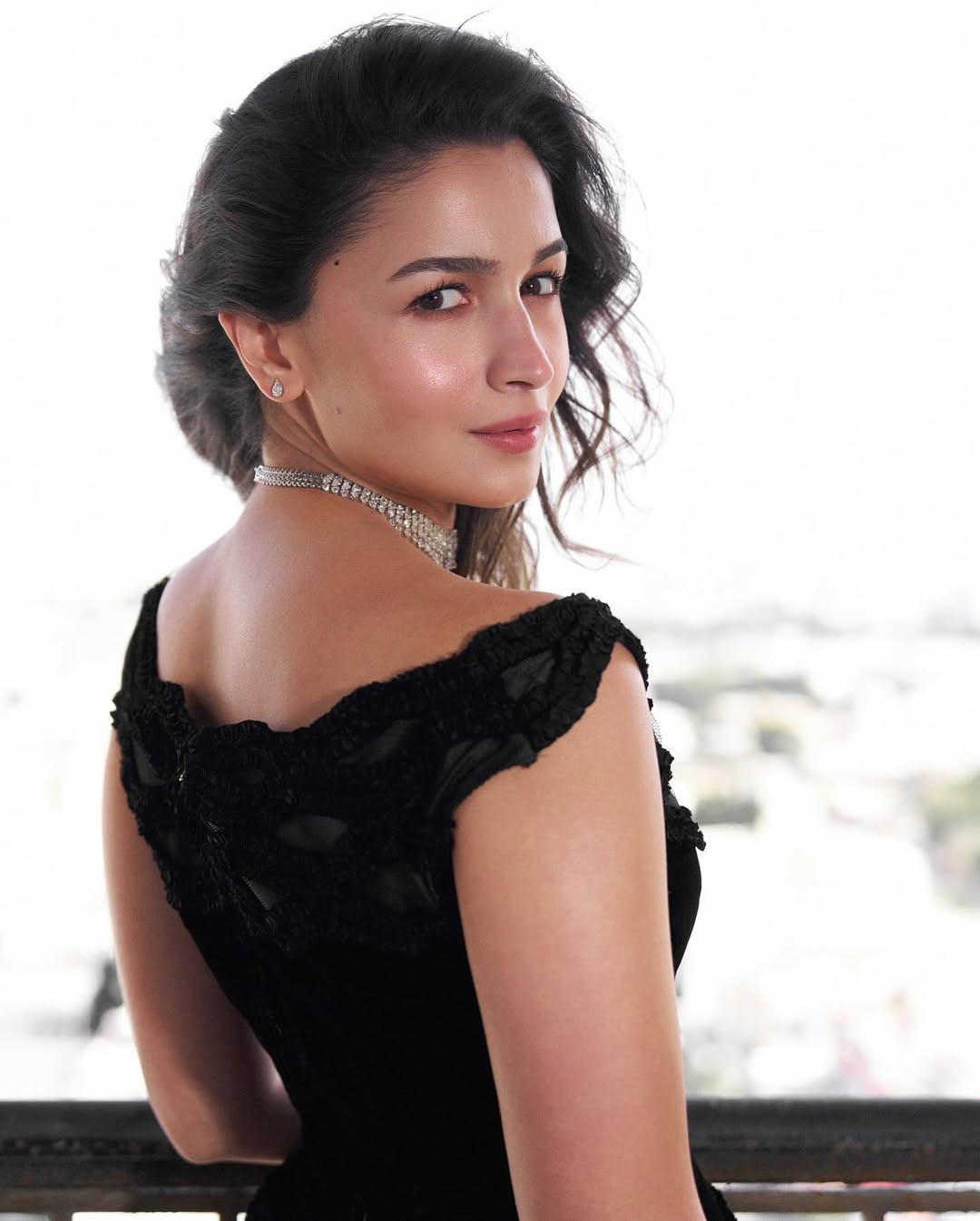 ஸ்டன்னிங் லுக்கில் நடிகை ஆலியா பட்.. லேட்டஸ்ட் கிளாமர் போட்டோஷூட் 9 Gallery