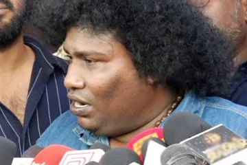 ஆமா நீ யாரு!! பத்திரிக்கையாளர் கேள்வியால் கோபமடைந்த யோகி பாபு..