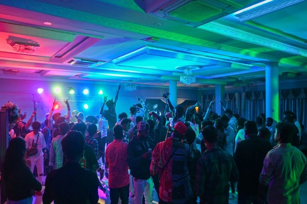 வீட்டிற்குள் நடந்த போதை விருந்து ; இளம் பெண்ணுடன் சிக்கிய கும்பல் | Drug Party Inside A House வீட்டிற்குள் நடந்த போதை விருந்து ; இளம் பெண்ணுடன் சிக்கிய கும்பல் | Drug Party Inside A House