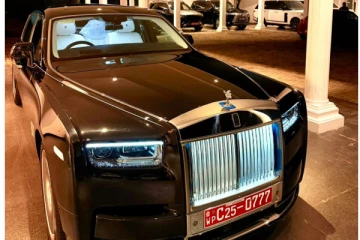 உலக பிரபலமான Rolls Royce Phantom காரை கொள்வனவு செய்த டட்லி சிறிசேன