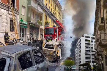 இத்தாலியல் பாரிய தீ விபத்து: பல வாகனங்கள் தீயில் எரிந்து சேதம்