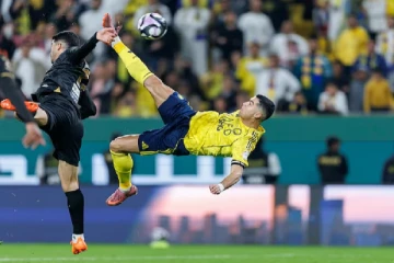 40 வயதிலும் பை சைக்கிள் கோல் அடித்த ரொனால்டோ - மிரண்ட ரசிகர்கள்