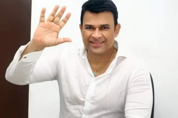 நூற்றுக்கணக்கான மடிக்கணனிகளுடன் விமானநிலையம் வந்த ரஞ்சன்