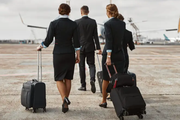 பாகிஸ்தான் விமானத்தின் பணியாளர்கள் கனடாவில் புகலிடம் கோரியுள்ளதாக தகவல் | No Disappear Of Pia Air Hostess In Canada