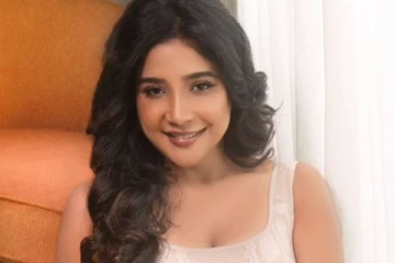 நடிகை சாக்‌ஷி அகர்வாலின் பீச் டூபீஸ் புகைப்படங்கள்.. ஷாக்காகும் ரசிகர்கள்..