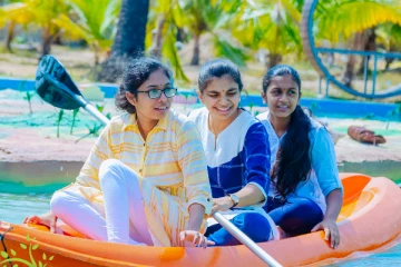 தமிழர் பகுதியில் அமைந்துள்ள பிரமாண்ட பண்ணை (Video)