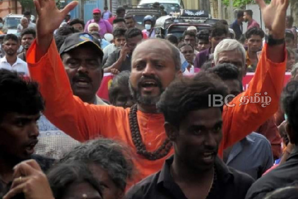 வடக்கு கிழக்கு இணைவுக்கு எதிராக ரணில் தீவிரசெயற்பாடு - தமிழர் தாயகத்தின் குடிசார், மதத்தலைவர்கள் கண்டன அறிக்கை | Condemn Violent Attack By Sri Lanka Armed Forces வடக்கு கிழக்கு இணைவுக்கு எதிராக ரணில் தீவிரசெயற்பாடு - தமிழர் தாயகத்தின் குடிசார், மதத்தலைவர்கள் கண்டன அறிக்கை | Condemn Violent Attack By Sri Lanka Armed Forces