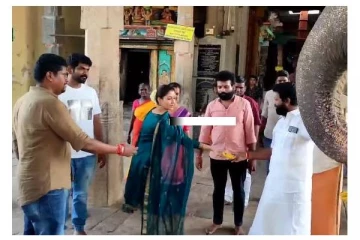 சின்ன குழந்தை போல யானைக்கு வாழைப்பழம் கொடுக்க பயந்த நடிகை நயன்தாரா..!