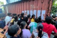 நீர்கொழும்பு சிறைச்சாலைக்கு முன்பாக கூச்சலிடும் கைதிகளின் உறவினர்கள்! குவிக்கப்பட்டுள்ள கலகமடக்கும் பொலிஸார்