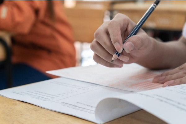 சாலையில் பிச்சையெடுத்த சிறுவன்! 10ம் வகுப்பில் படைத்த சாதனை | Begging 10Th Class Achievement In Tamil