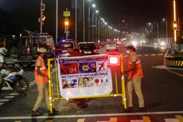 தமிழகத்தில் ஊரடங்கு நீட்டிப்பு – புதிய தளர்வுகள் என்னென்ன?