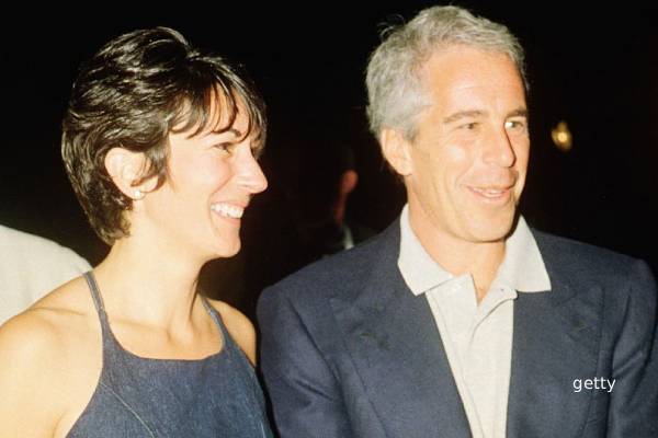 துஸ்பிரயோக வழக்கில் சிக்கிய மகன்... எப்ஸ்டீனுடன் நெருக்கமான தொடர்பில் இருந்த பட்டத்து இளவரசி | Crown Princess Contact With Epstein