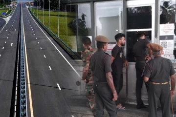 நெடுஞ்சாலை பணியில் களமிறங்கிய இராணுவத்தினர்