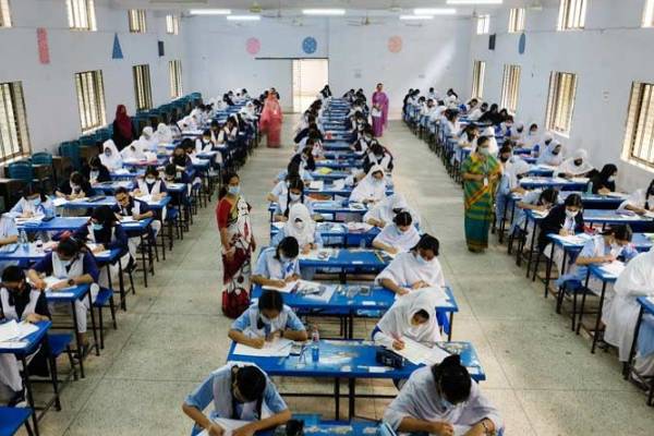 பரீட்சை நிலையத்தில் மோதல்: 5 மாணவர்கள் படுகாயம்- விசாரணையின் தந்தை கைது! | Clashes At The Exam Center