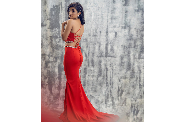 எல்லை மீறும் கமல் - கவுதமியின் ரீல் மகள்.. அப்படியொரு போஸ் | Kamal Reel Daughter Hot Photoshoot