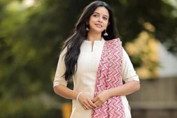 பிக்பாஸில் தெறிக்கவிடும் திவ்யா கணேஷின் சில கலக்கல் போட்டோஸ்