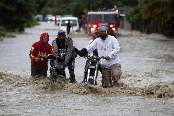 dominican-republic-affected-with-heavy-rains கரீபியன் நாடு ஒன்றை சூழ்ந்த மழை வெள்ளம்: 21 பேர் பரிதாபமாக உயிரிழப்பு