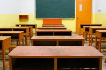 மாணவியை 600 முறை தோப்புக்கரணம் போட வைத்த ஆசிரியை ரூ.2 லட்சம் இழப்பீடு வழங்க உத்தரவு