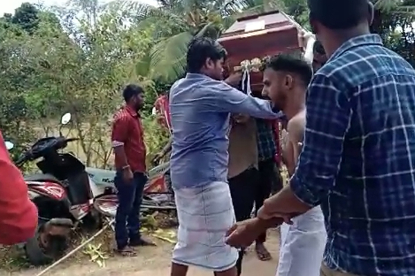 பெருந்திரளானோரின் கண்ணீருக்கு மத்தியில் சிறுமி யதுர்சியின் இறுதிக்கிரியை | Vavuniya Girl Yathurshi Funeral