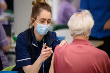 'தடுப்பூசி மையங்கள் மூடப்படும்' முதல் டோஸை பெறாதவர்களுக்கு பிரித்தானிய அரசு எச்சரிக்கை!