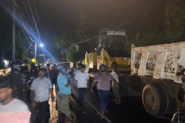 தமிழர் பகுதியொன்றில் இரவு இடம்பெற்ற கோர விபத்து ; பரிதாபமாக பிரிந்த உயிர் | Horrific Night Accident In Tamil Area தமிழர் பகுதியொன்றில் இரவு இடம்பெற்ற கோர விபத்து ; பரிதாபமாக பிரிந்த உயிர் | Horrific Night Accident In Tamil Area