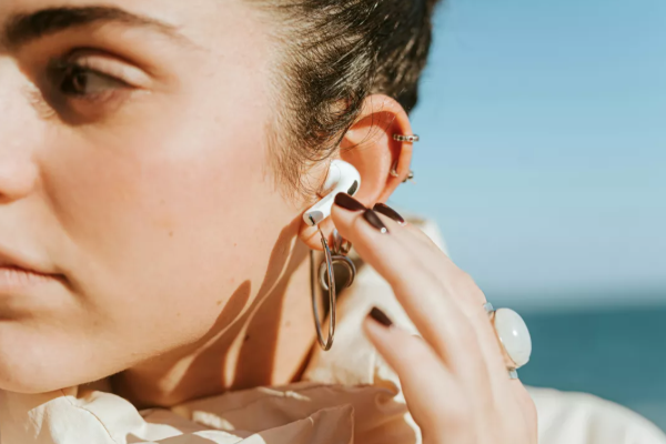 Google Turns Ordinary Headphones Google Turns Ordinary Headphones