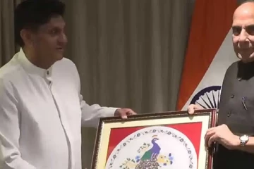 ඉන්දීය ආරක්ෂක අමාත්‍ය රාජ්නාත් සිං සහ විපක්ෂ නායක අතර හමුවක්