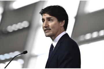 கனடிய பிரதமர் குடும்பத்துடன் விடுமுறைக்காக பிரிட்டிஷ் கொலம்பியா பயணம்