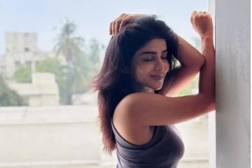 பவித்ரா லட்சுமியின் மொட்டைமாடி போட்டோஷூட்.. அழகிய புகைப்படங்கள் இதோ