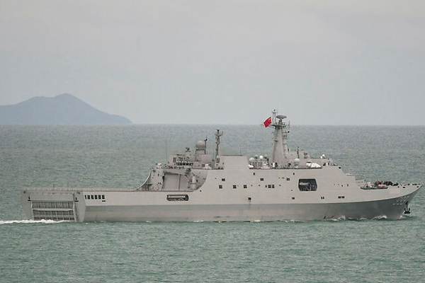 அவுஸ்திரேலிய விமானத்தை நோக்கி சீனாவின் 