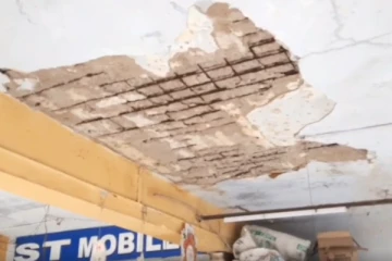 பேருந்துநிலையத்தில் மேற்கூரை இடிந்து விழுந்து விபத்து!