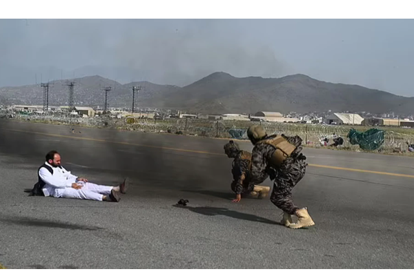 கண்மூடித்தனமான கொண்டாட்டம் நடத்திய தாலிபான்கள் - வெற்றிக் களிப்பின் உச்சியில் விபத்து! | World Viral News