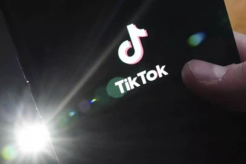 பிரித்தானிய அரசாங்க அலுவலக கைபேசிகளில் 'டிக்டாக்' செயலிக்கு தடை!