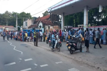 யாழில் மீண்டும் எரிபொருள் வரிசை ஆரம்பம்!