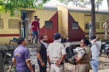 இளம்பெண் உடலைத் துண்டு துண்டாக வெட்டி ரயில்களில் வீசிய முதியவர் - திடுக் சம்பவம்!