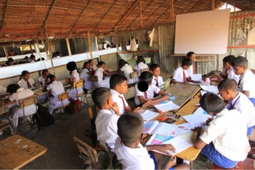 පාසලට ගිය දරුවෝ ලෙඩ වෙලා - 40ක් රෝහලේ