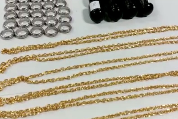 மிக சூட்சுகமான முறையில் தங்கம் கடத்திய பெண் ! | The Woman Who Smuggled Gold Most Subtle Way