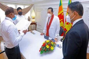 தங்காலை நகர சபையின் புதிய தலைவர் பிரதமர் முன்னிலையில் பதவியேற்பு