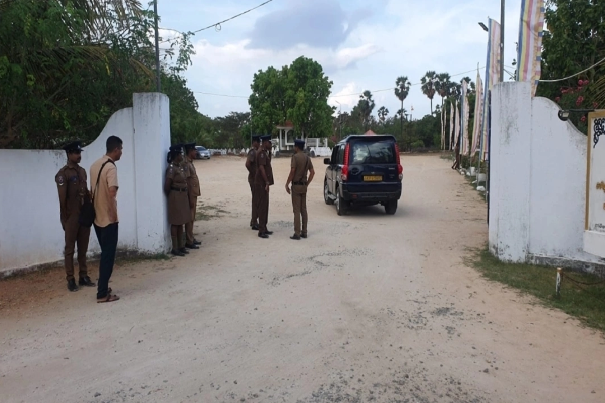 யாழ் தையிட்டி விகாரைக்கு முன்பாக பதற்ற நிலை ; பொலிஸாரின் நிபந்தனையால் முரண்பாடு | Tension Reported In Front Of Thayiddy Temple Site