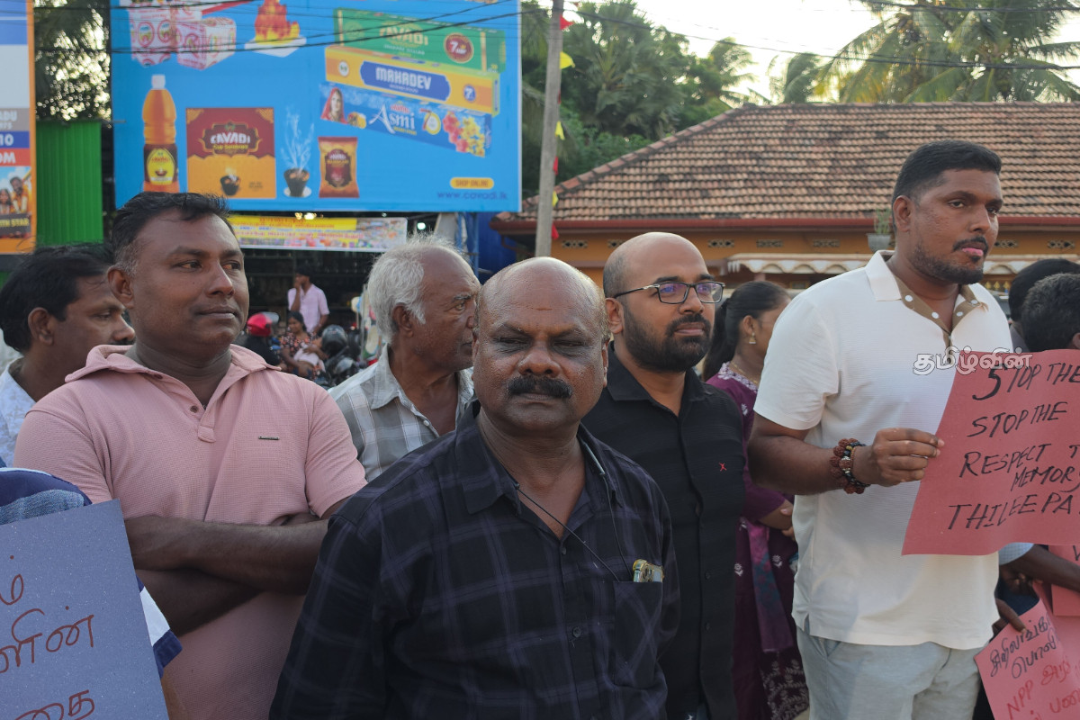 யாழ்ப்பாணத்தில் மூன்றாவது நாளாகவும் முன்னெடுக்கப்படும் போராட்டம் | Protest In Jaffna Enters Third Day யாழ்ப்பாணத்தில் மூன்றாவது நாளாகவும் முன்னெடுக்கப்படும் போராட்டம் | Protest In Jaffna Enters Third Day