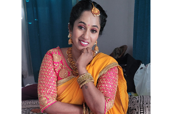 தாமரையை துரத்தி துரத்தி  காதலித்த சாரதி....பாதியில் முடிந்த முதல் திருமண வாழ்க்கை! கணவர் வெளியிட்ட தகவல் | Bigg Boss Thamarai Selvi Satathi Love Story