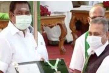 தமிழகத்தில் மூவருக்கு அண்ணா பதக்கங்களை வழங்கினார் முதல்வர்